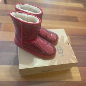 Like new . Worn few times. Amazing condition.